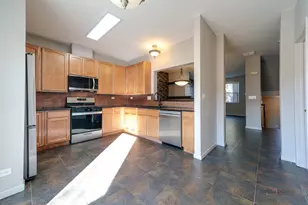 1129 N Claremont Dr, Palatine, IL 60074 - Photo 14