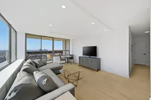 1355 N Sandburg Terrace, Chicago, IL 60610 - Photo 8