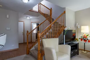 2333 Stoughton Cir, Aurora, IL 60502 - Photo 8