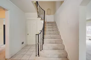 7741 S Paxton Ave, Chicago, IL 60649 - Photo 4