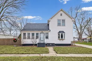 305 S Oak St, Buckley, IL 60918 - Photo 2