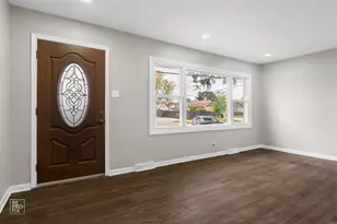 10854 Lyman Ave, Chicago Ridge, IL 60415 - Photo 2