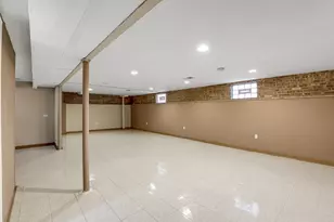 2849 W Fletcher St, Chicago, IL 60618 - Photo 20