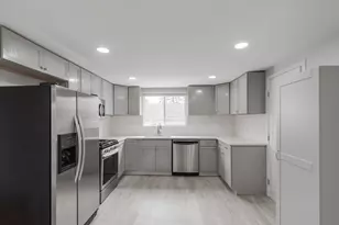 1816 Hebron Ave, Zion, IL 60099 - Photo 4