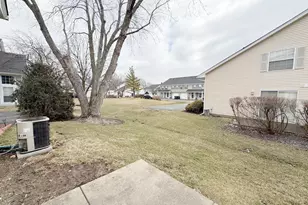 223 Butternut Ln, Streamwood, IL 60107 - Photo 16