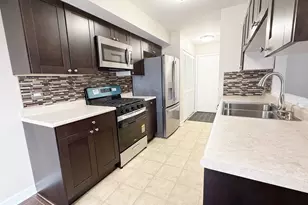 223 Butternut Ln, Streamwood, IL 60107 - Photo 4