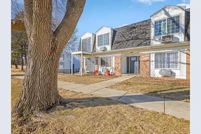 706 Kiwanis Drive #4, Freeport, IL 61032 - Photo 2