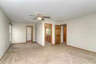 1070 Center Dr, South Elgin, IL 60177 - Photo 14