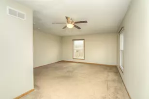 1070 Center Dr, South Elgin, IL 60177 - Photo 16