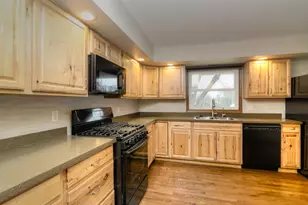 1070 Center Dr, South Elgin, IL 60177 - Photo 8