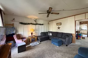 405 E Seminary Ave, Hoopeston, IL 60942 - Photo 6