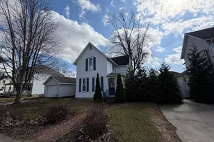 405 E Seminary Ave, Hoopeston, IL 60942 - Photo 2