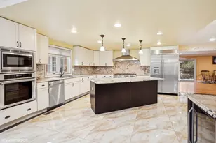 46 Hamilton Ln, Oak Brook, IL 60523 - Photo 6