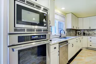 46 Hamilton Ln, Oak Brook, IL 60523 - Photo 8