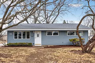 301 River Dr, Dekalb, IL 60115 - Photo 1