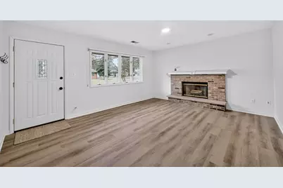 301 River Drive, Dekalb, IL 60115 - Photo 8