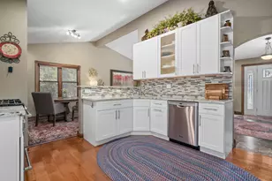 610 Blue Spruce Ln, Mundelein, IL 60060 - Photo 10