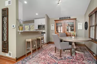 610 Blue Spruce Ln, Mundelein, IL 60060 - Photo 8