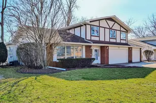 1903 E Hopi Ln, Mount Prospect, IL 60056 - Photo 1