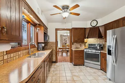 802 Kirkwood Avenue, Winthrop Harbor, IL 60096 - Photo 6