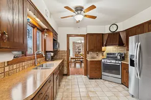 802 Kirkwood Ave, Winthrop Harbor, IL 60096 - Photo 6