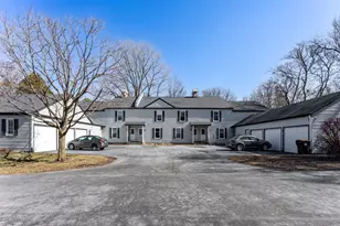 4621 High Point Dr, Rockford, IL 61114 - Photo 2