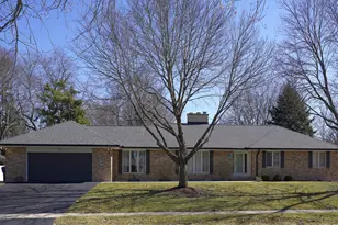 2 Golfview Pl, Dekalb, IL 60115 - Photo 1