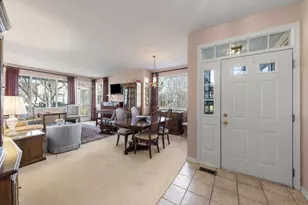 32006 Millard Circle, Warrenville, IL 60555 - Photo 6