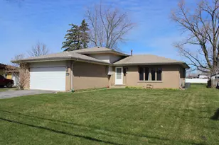 4432 143rd St, Crestwood, IL 60418 - Photo 2