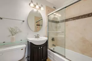 1455 N Sandburg Terrace, Chicago, IL 60610 - Photo 8