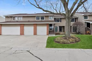 223 Winding Oak Ln, Buffalo Grove, IL 60089 - Photo 1