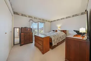 184 S Circle Ave, Bloomingdale, IL 60108 - Photo 10