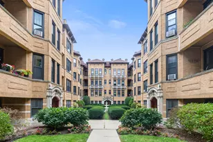 1335 W Lunt Ave, Chicago, IL 60626 - Photo 1