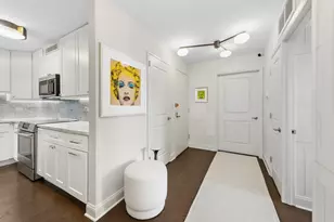 260 E Chestnut St, Chicago, IL 60611 - Photo 2