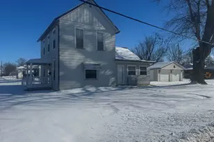 602 E Webster St, Clifton, IL 61727 - Photo 2