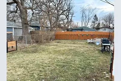 827 Monroe Avenue, Carpentersville, IL 60110 - Photo 16