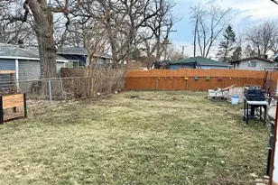 827 Monroe Ave, Carpentersville, IL 60110 - Photo 16