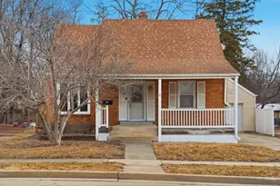 838 N Dement Ave, Dixon, IL 61021 - Photo 2