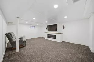 838 N Dement Ave, Dixon, IL 61021 - Photo 14