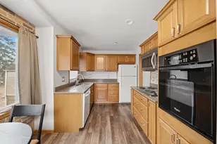 838 N Dement Ave, Dixon, IL 61021 - Photo 6