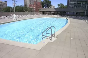 4250 N Marine Dr, Chicago, IL 60613 - Photo 18