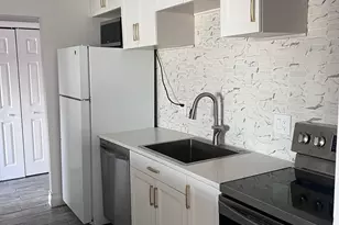 1019 N Boxwood Dr, Mount Prospect, IL 60056 - Photo 1