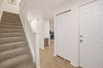 141 W Robinhood Way #141, Bolingbrook, IL 60440 - Photo 2