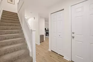 141 W Robinhood Way, Bolingbrook, IL 60440 - Photo 2