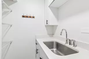 127 N West St, Wheaton, IL 60187 - Photo 4