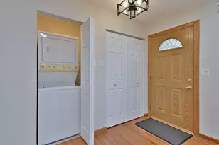 714 N Lakeside Dr, Vernon Hills, IL 60061 - Photo 8