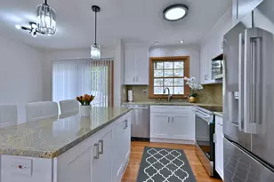 714 N Lakeside Dr, Vernon Hills, IL 60061 - Photo 14
