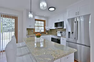 714 N Lakeside Dr, Vernon Hills, IL 60061 - Photo 16