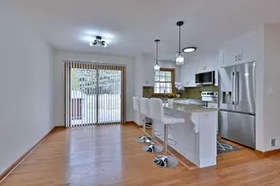 714 N Lakeside Dr, Vernon Hills, IL 60061 - Photo 10