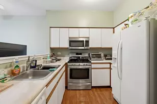 8 St Regis Ct, Elmhurst, IL 60126 - Photo 6